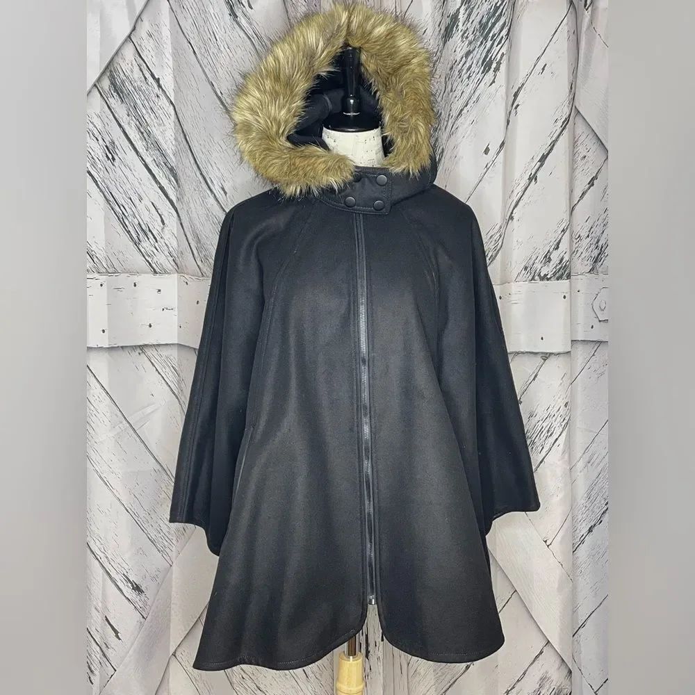 Wildflower Cape Faux Fur Removable Hood Black OS